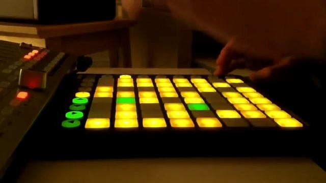 Novation LaunchPad Madeon - Pop Culture (live mashup) смотреть онлайн