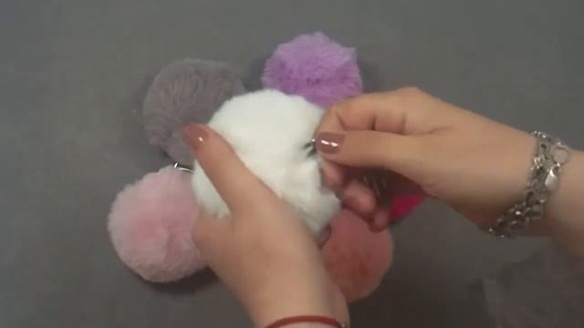 Меховой шарик-брелок большой 7,5 см\\Fur-ball keychain large 7.5 cm смотреть онлайн