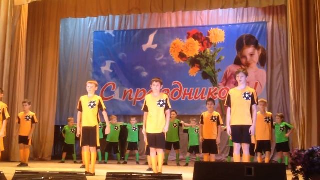 Танец "Футбол" на День матери в Климовске смотреть онлайн