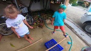 Дети и машина. Строим домик на колёсах. Манкиту (Выпуск 1)