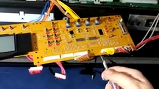 Korg TR disassembly - switches and knobs cleaning - reassembly смотреть онлайн
