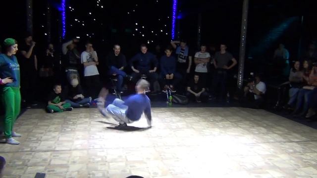 B-girl Fox и Nik, одна восьмая финала 1vs1, профи, Колизей, Балаково 23 10 2016 смотреть онлайн