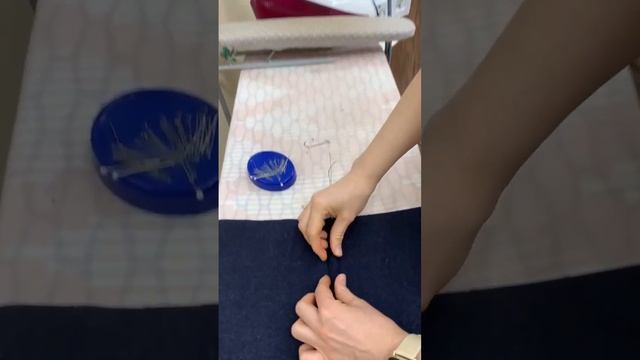 Как обрабатывать швы на двусторонних изделиях из расслаивающейся ткани? смотреть онлайн