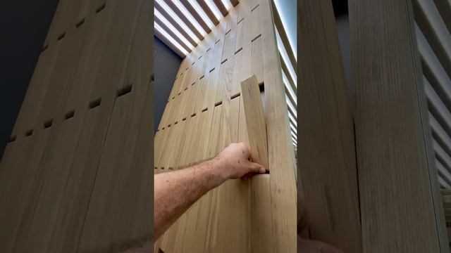 Прихожая из брусков. Прихожая из массива ясеня дизайн. Прихожая в ЖК Ключ. Производство мебели. смотреть онлайн