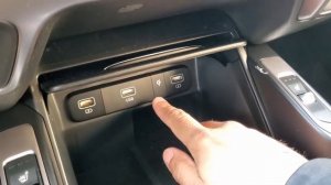 CK - 2021 Kia Sorento - How To Use Your Wireless Charging Pad!