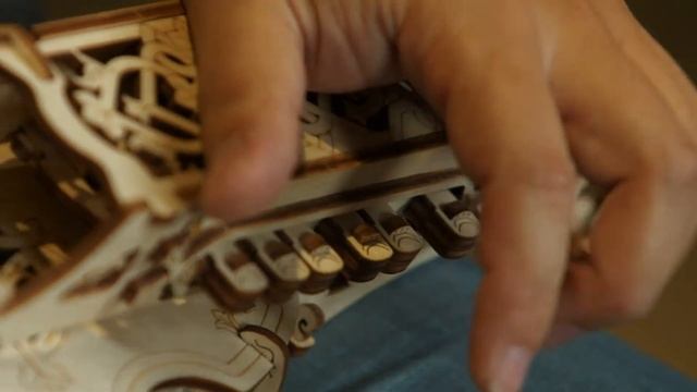 'Old MacDonald Had A Farm' played on the Ugears Hurdy-Gurdy смотреть онлайн
