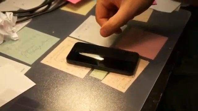 Как клеить защитную пленку на iPhone 5 смотреть онлайн