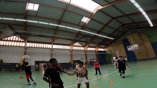 Il fait SAIGNER un ADVERSAIRE !! | VolleyBall GoPro #10 SETTER POV | смотреть онлайн
