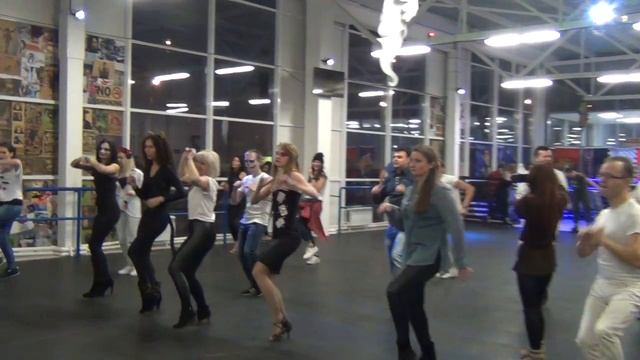 ElAmor - зумба-анимация на роллердроме. Hallowen Roll&Dance Party смотреть онлайн