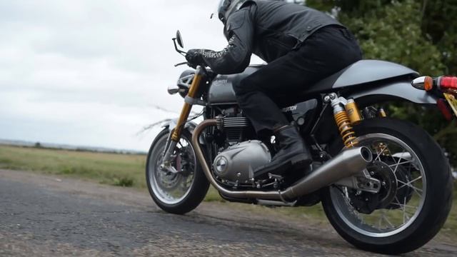 Bonneville Reborn - The Engine Story смотреть онлайн
