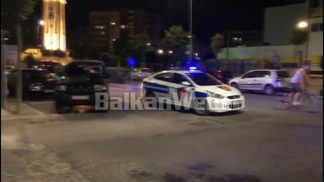 Të shtënat me armë, një i plagosur në Lezhë, pamjet e para nga vendi i ngjarjes смотреть онлайн