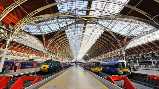 Photos Around Paddington station смотреть онлайн