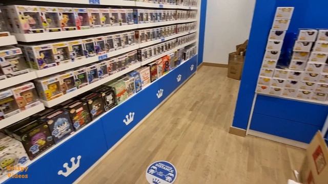 Fandom Store Tour - Mall Of The Emirates, Dubai - Huge Funko Pop Store смотреть онлайн