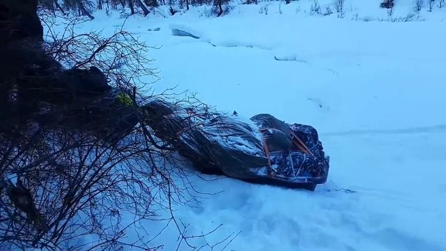 Лёд ломается под снегоходом смотреть онлайн