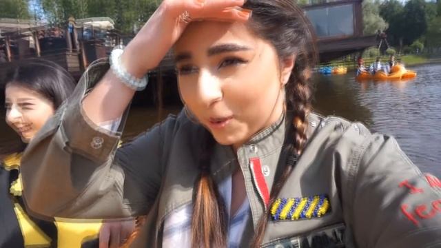 СЕЛА НА ВСЕ АТТРАКЦИОНЫ: ПОДПИСЧИКИ УПРАВЛЯЮТ МОЕЙ ЖИЗНЬЮ смотреть онлайн