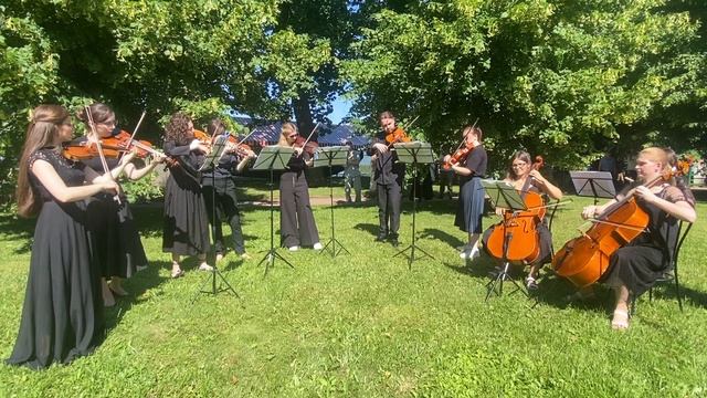 Дивертисмент ре мажор, 2,3 части. В.А. Моцарт