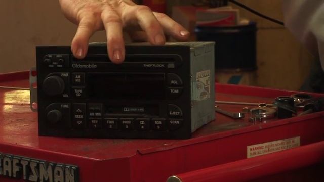 Auto Repair & Maintenance : How to Change a Car Antenna смотреть онлайн
