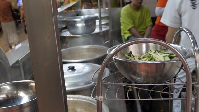 줄서서 먹는 쫄깃한 시장 손칼국수 / Homemade Noodle Soup - Korean Street Food