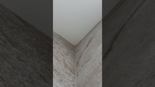 Бесщелевое примыкание натяжного потолка к мебели и парящему профилю. смотреть онлайн