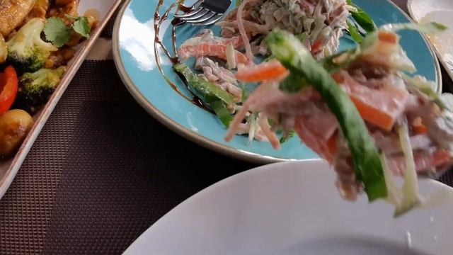 Обзор ресторана СИЦИЛИЯ в Горячем ключе 2.12.2021. Большие блюда, сытные и вкусные смотреть онлайн