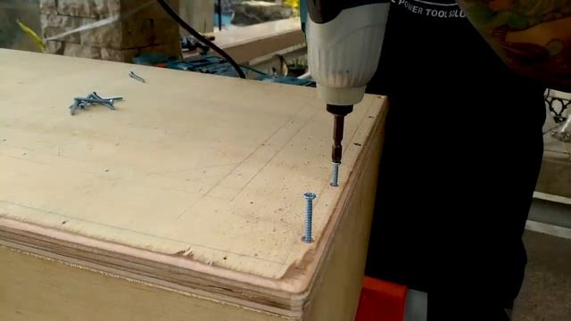Sub Up, Port Back, Kerfed Slot Port Stained Plywood Subwoofer Box смотреть онлайн