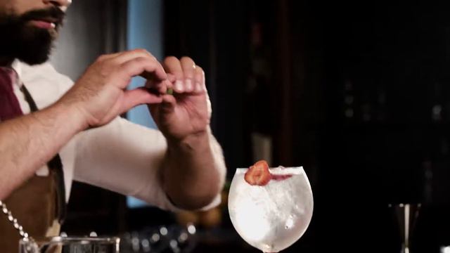Wembley Strawberry & Lime Tonic смотреть онлайн