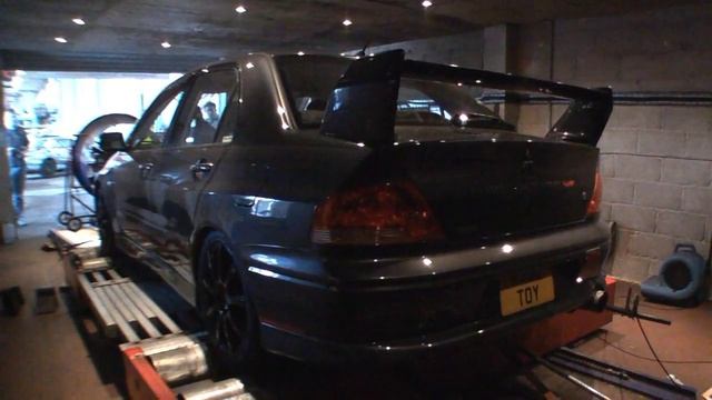 Gaijin's Mitsubishi Evolution VII on the dyno rolling road @ EuroSpec 2000 смотреть онлайн