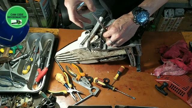 Как на бензопиле поменять сальники коленвала. смотреть онлайн