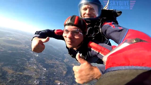 Juan Leyva rivera's Tandem skydive! смотреть онлайн
