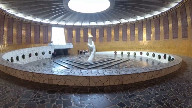 Смена Почётного Караула в Пантеоне Славы Мамаев Курган, Волгоград, 6 апреля 2023 года, 9:00 часов смотреть онлайн