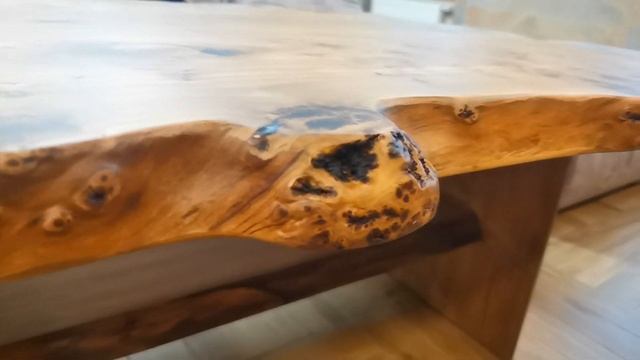 ОГРОМНАЯ ПОЛКА ПОД TV ИЗ СЛЭБА ТЁМНОГО КАРАГАЧА И СТОЛ С ЕСТЕСТВЕННЫМИ КРАЯМИ смотреть онлайн