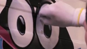 Как клеить наклейку на неровную поверхность, инструкция