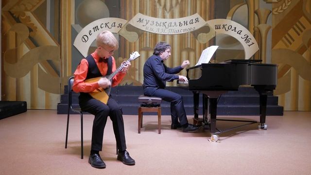 Иван Туркин (Балалайка) В. Конов - Вариации на тему рнп «Возле речки, возле мосту» смотреть онлайн