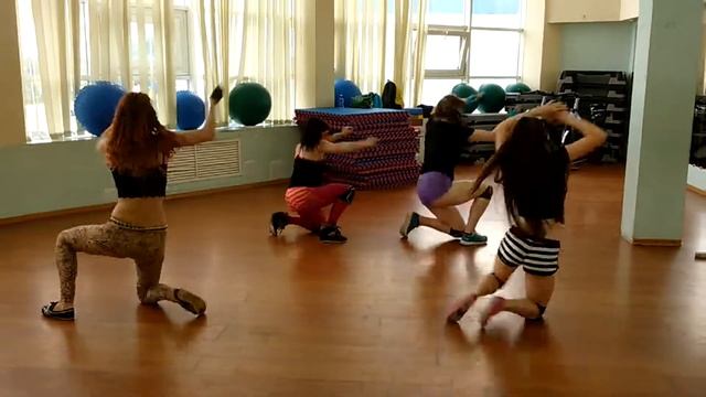 Twerk. Группа "Движение" г Клин . Хореография Ольги Афтайкиной , 52 года.. смотреть онлайн
