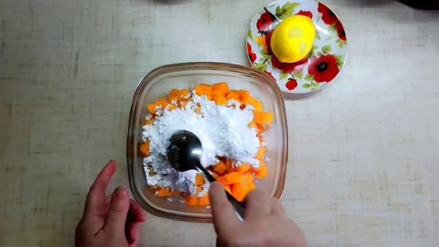 Пирог с тыквой под сметанной заливкой. Порционные кусочки со вкусом лимона и начинкой из тыквы. смотреть онлайн
