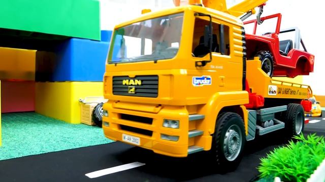 Машинка Джип Брудер осталась без колеса | Чиним игрушки машинки в автомастерской | Игры для детей смотреть онлайн