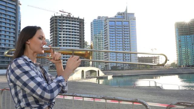 ZOMBIE by the Cranberries featuring @travisbowmanmusic // Trombone and Acoustic Guitar Cover смотреть онлайн