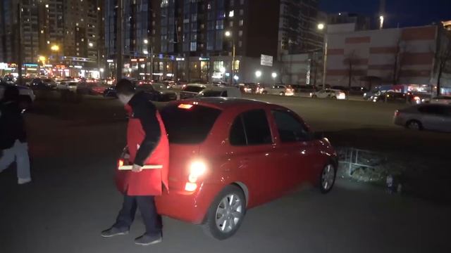 "A Blogger with 200,000 Subscribers" смотреть онлайн