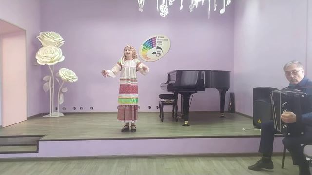Андрецова Анастасия. Вариант русской народной песни "Неделька" - "Рукодельница" смотреть онлайн