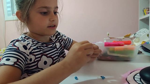 Поделки из пластилина. Мини фигурки из пластилина. Лепим дельфиньчика