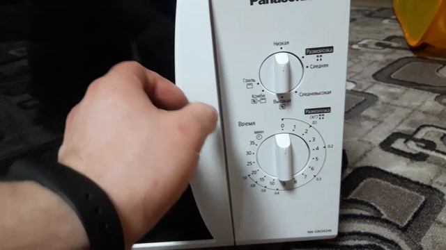 Распаковка - Микроволновая печь Panasonic NN-GM342WZPE смотреть онлайн