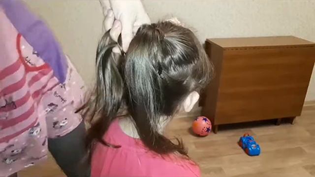 Прическа Принцесса на праздник и в сад Красивые прически без 1 слёзки. Hairstyle braids for girl смотреть онлайн
