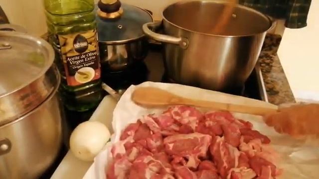 Козлятина тушеная с красным вином. Канарский рецепт. смотреть онлайн