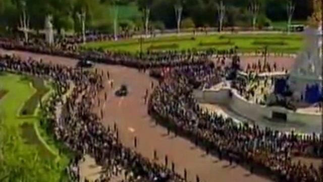 Princess Diana's Funeral Part 22:  The Queen Leaves The Abbey;The Hearse At Buckingham Palace