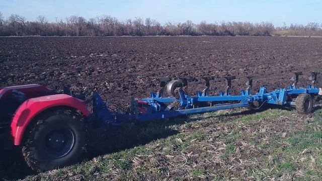 Кировец К-424 с плугом 5+1+1 смотреть онлайн