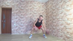 Тренировка дриблинга в баскетболе. Легкий вариант.