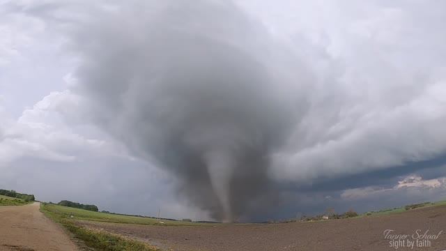 Мощный торнадо смотреть онлайн