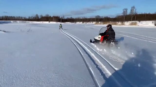 Покатушки с детьми на снегоходах в выходной день. Часть 2. смотреть онлайн