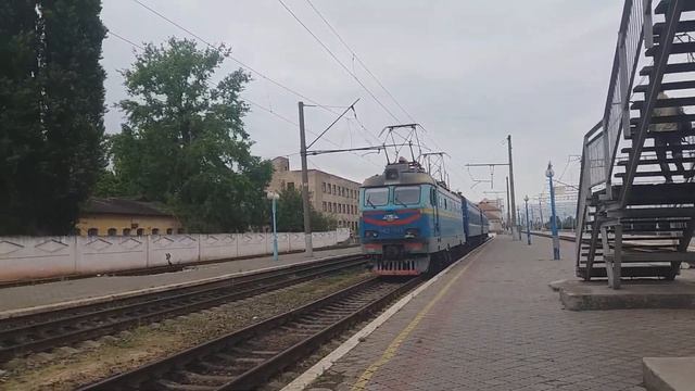 ЧС2-391 ( чебурашка)рабочий поезд едит с Кривого Рога смотреть онлайн