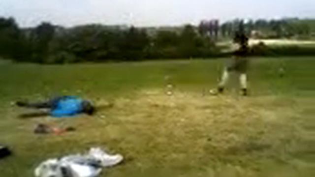 Steve-O tries to drop-kick Danny Budd смотреть онлайн